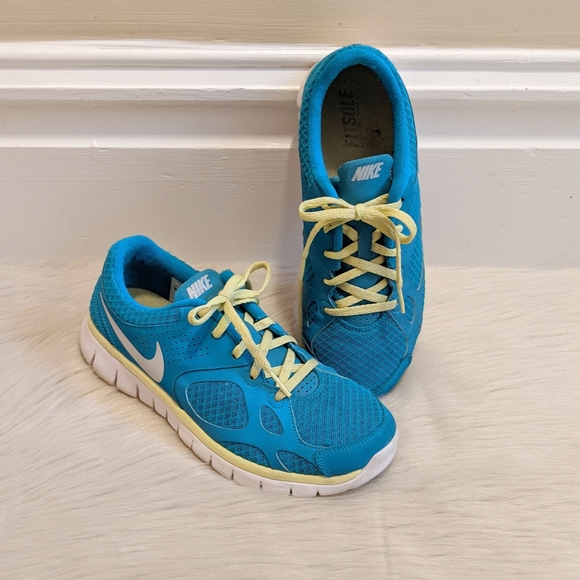 teal color nike shoes